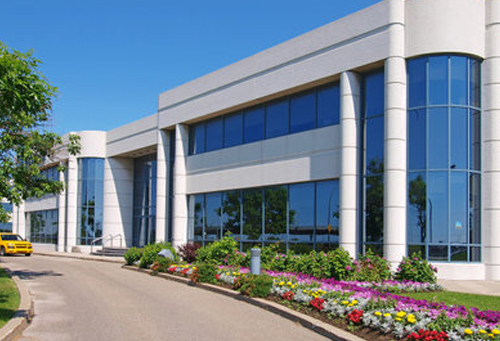 LV新款男士包外觀酷似“噴壺”走紅，手袋售價3.6萬元，小掛件7750元，客服：靈感源于春天，也可當裝飾品:金屬制品廠段子